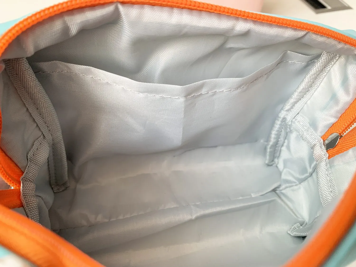 Must-have portable makeup bag From China Export Company 7 portable makeup bag 10