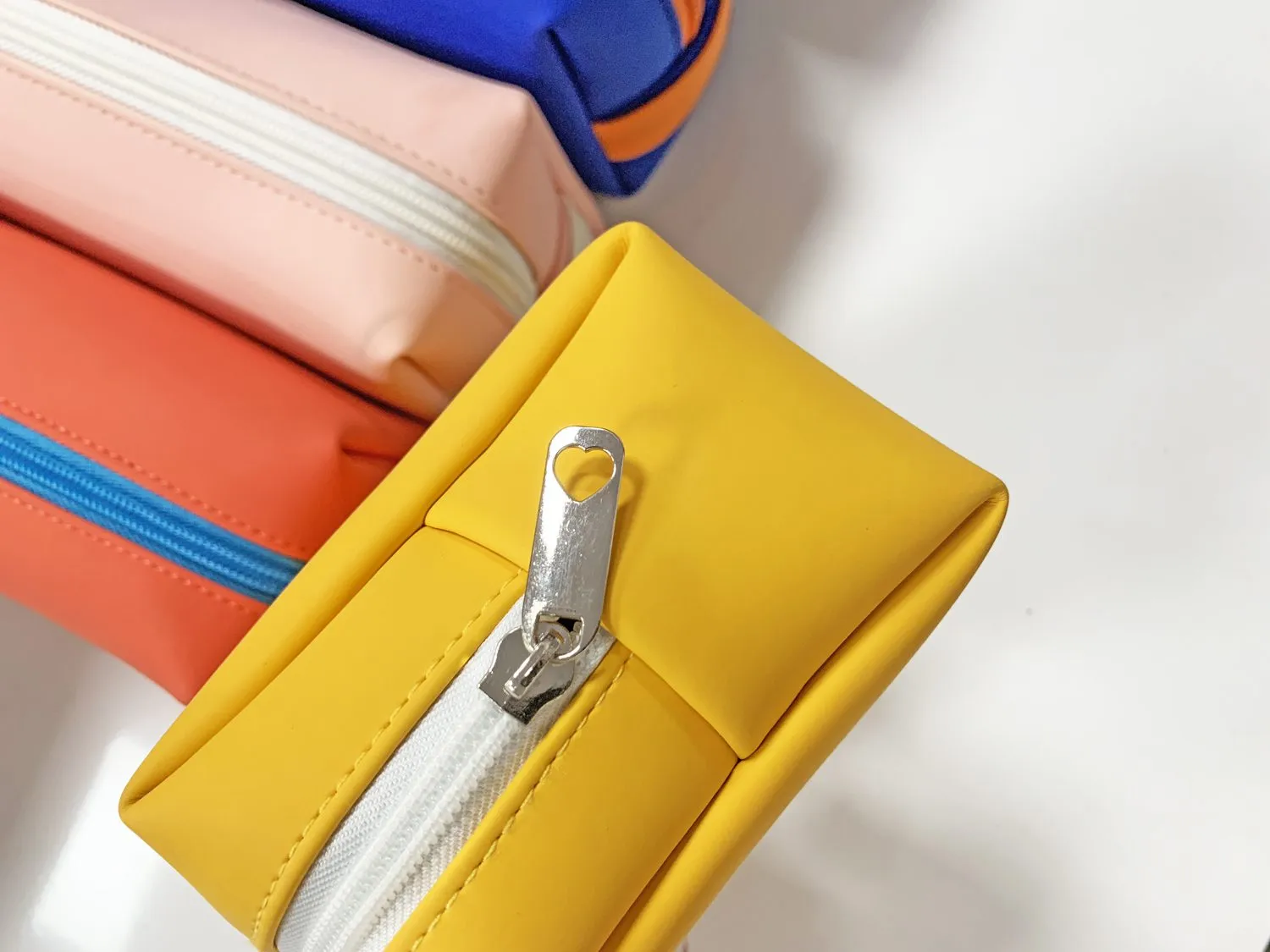 Must-have portable makeup bag From China Export Company 6 portable makeup bag 6