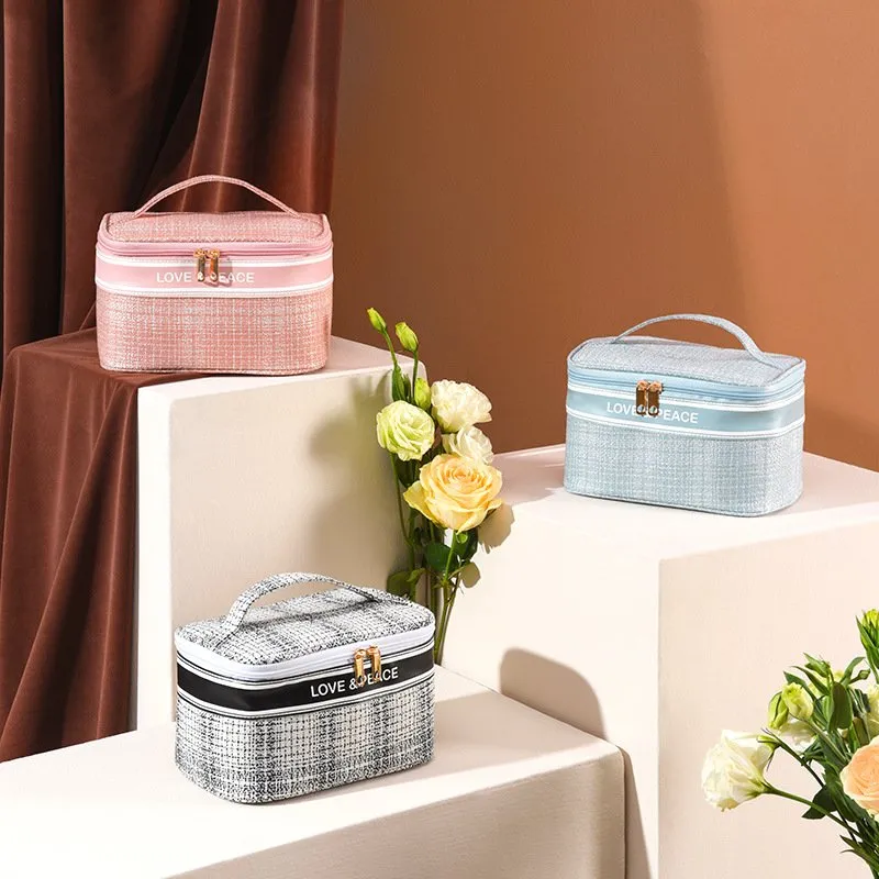 Portable Makeup Case With Cute Looking for Women and Girls 6 portable makeup case 4