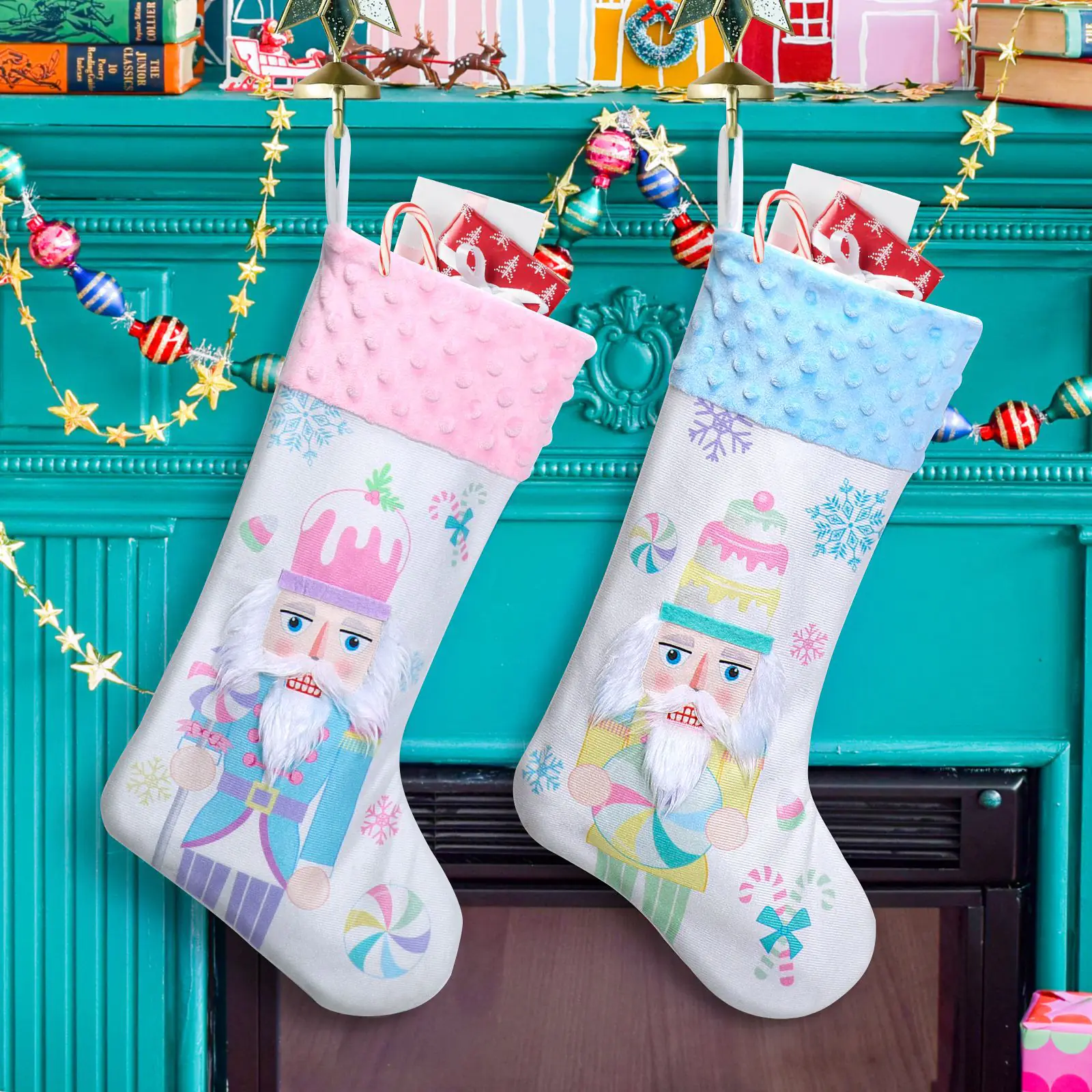 Sacos de presente de meia de Natal com impressão de soldado de noz-pecã com borda cruzada