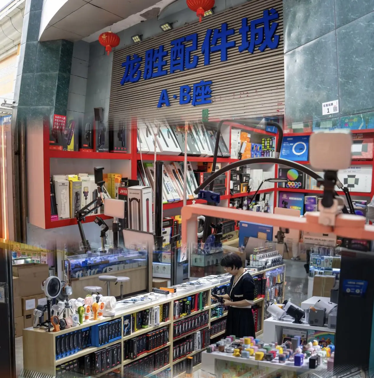 shenzhen huaqiangbei electronics market china Longsheng Mobile Parts Market
